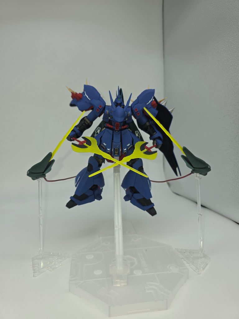 ヴァルヴァロユニットは有線クロー化とビームサーベルを内蔵しました。
