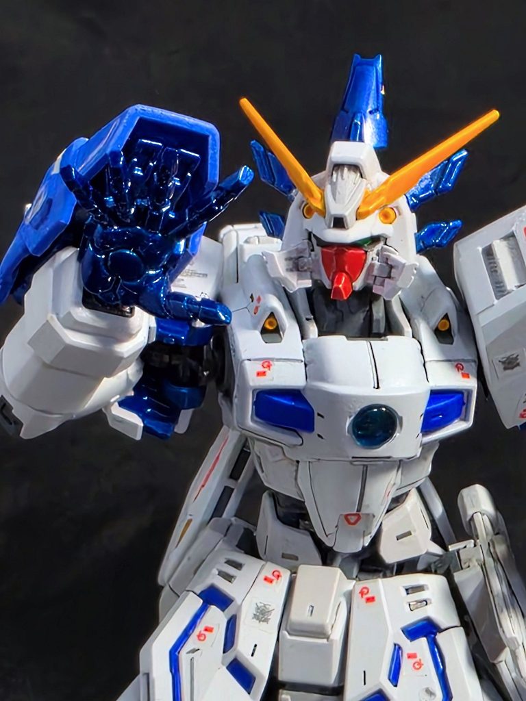 アームカバーを除く、機体の「青」色の部分は正しくその特殊合金製フレーム部であり、これは意図的に青くしたのではなくその特殊合金の色合いがこの青色という特性を持つことに由来する。各部がスライドすることによって増幅力だけでなく放熱性も高めたスーパーモードは時間制限こそあるものの本機の真骨頂ともいえ、拳に集約されて放つ必殺技「クリフハンガー」は戦艦すら一撃で落とすとも言われる。ただ極めて特殊な機体であることから、本機は現状では第五世代の中でもナンバー502を与えられたMANAMINにのみ与えらえた機体となっている。という妄想設定。
