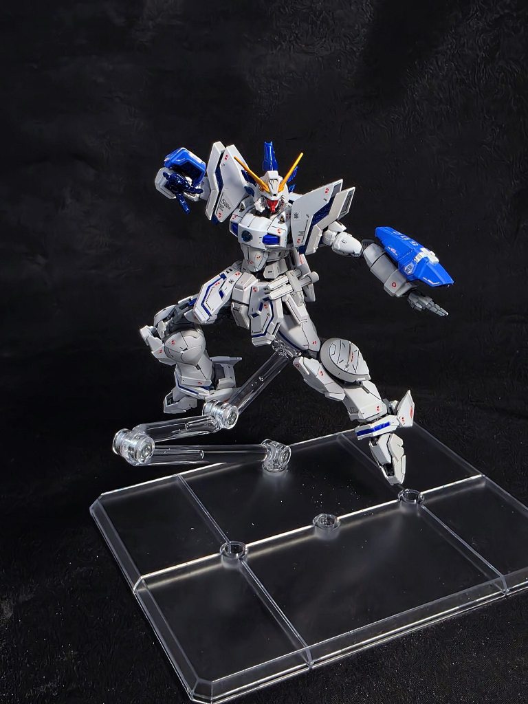 カラーレシピです本体白：ガンダムカラースプレー・MSホワイト本体薄灰： Mr.カラースプレー・灰色9号本体青：ガンダムカラースプレー・MSブルーZ系頭部赤：Mr.カラースプレー・モンザレッド頭部黄：Mr.カラースプレー・黄橙色フレーム1：Mr.カラースプレー・ニュートラルグレーフレーム2：Mr.カラースプレー・メタリックブルースミ入れはタミヤの市販のスミ入れ塗料（グレー、ブラック）です。