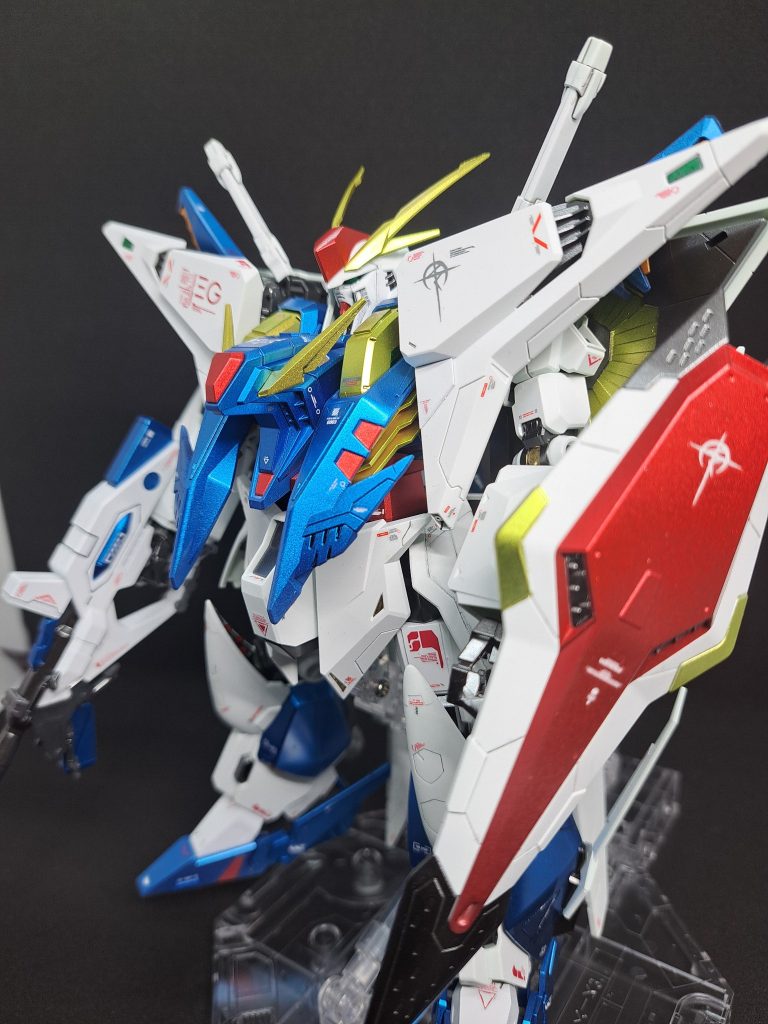 調色が苦手なので全て市販のカラーを使用しました。ホワイト：クレオス　クールホワイトGX　→　ガイア　フラットクリアーつや消しブルー：ガイア　プライマリーメタリックブルーレッド：ガイア　プライマリーメタリックレッドイエロー：ガイア　プライマリーメタリックイエローオレンジ：ガイア　プレミアムブリオンゴールドフレーム他：ガイア　スターブライトアイアン、ジュラルミンホワイト以外のパーツはガイア　メタリック用クリアーで仕上げ市販の汎用デカールと閃ハサデカールを適当に。&nbsp;