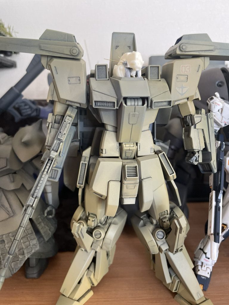 グスタフとガンダムバージョンの2種類のヘッドが付属しています。グスタフヘッドをジークフリートに載せてみました。意外にしっくりきますね。