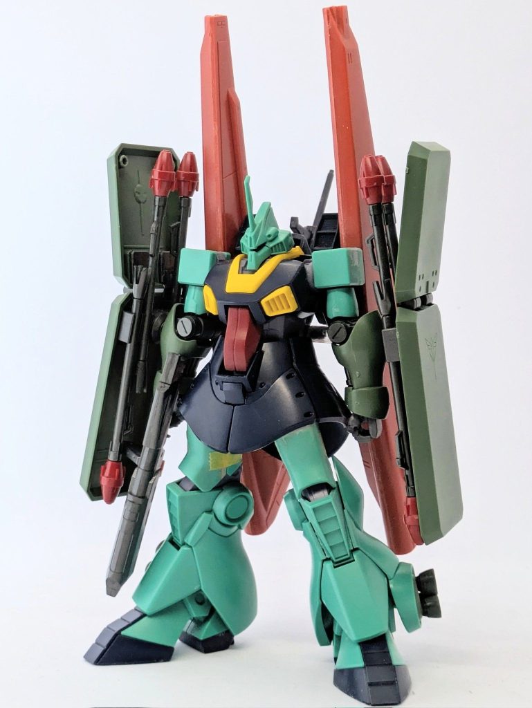 最初はHGUCディジェ発売当時にシャア専用ディジェとして進めていたのですが何故か先送りを繰り返してしまい。コミックを最近全巻読み返してしまったためにトラバーシアに改装してみたくなってしまいまして！そのうちシャア専用ディジェも作るからね！