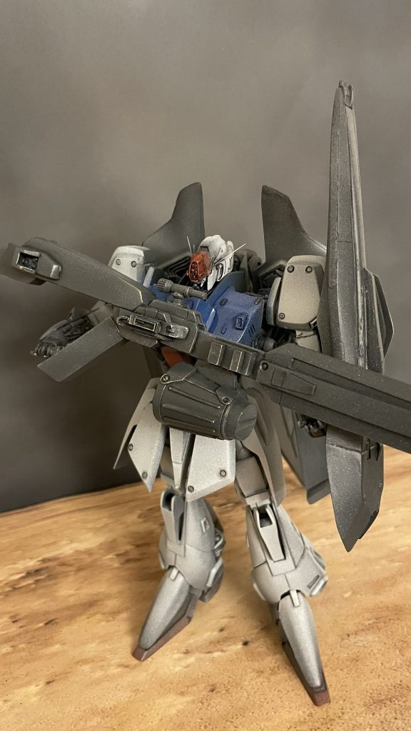 グスタフバージョンのスタンディングとなります。甲乙つけがたいですが個人的にはガンダムバージョンの方が好みです。