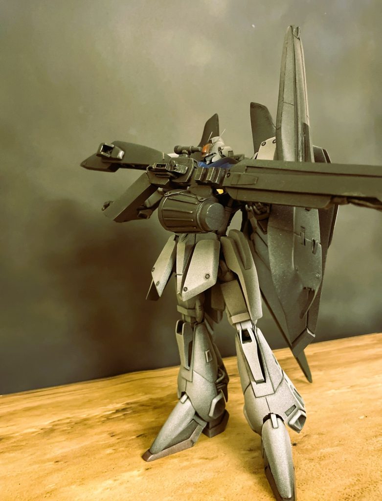このZガンダムのアレンジが大好きなんですよね。エイリアンのような風貌と巨大なライフルがたまりません。