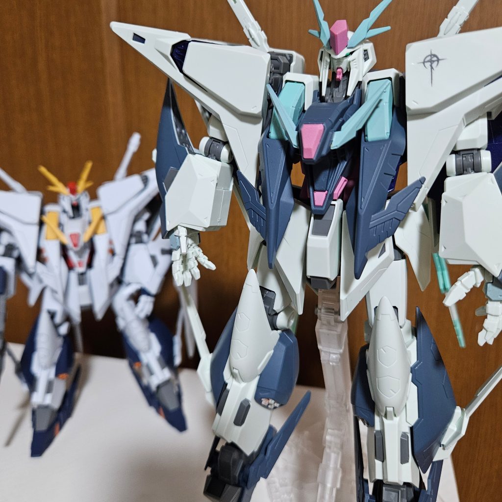 クスィーガンダム–5枚目/制作者：シイコ・スガワラ