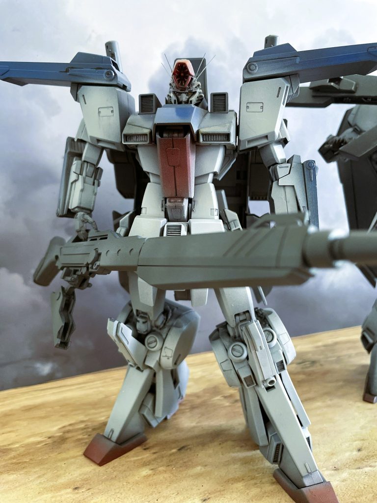ガンダムはやはりトリコロールカラーが似合いますかね。。？ライフルはMGサザビーのものを援用しています。