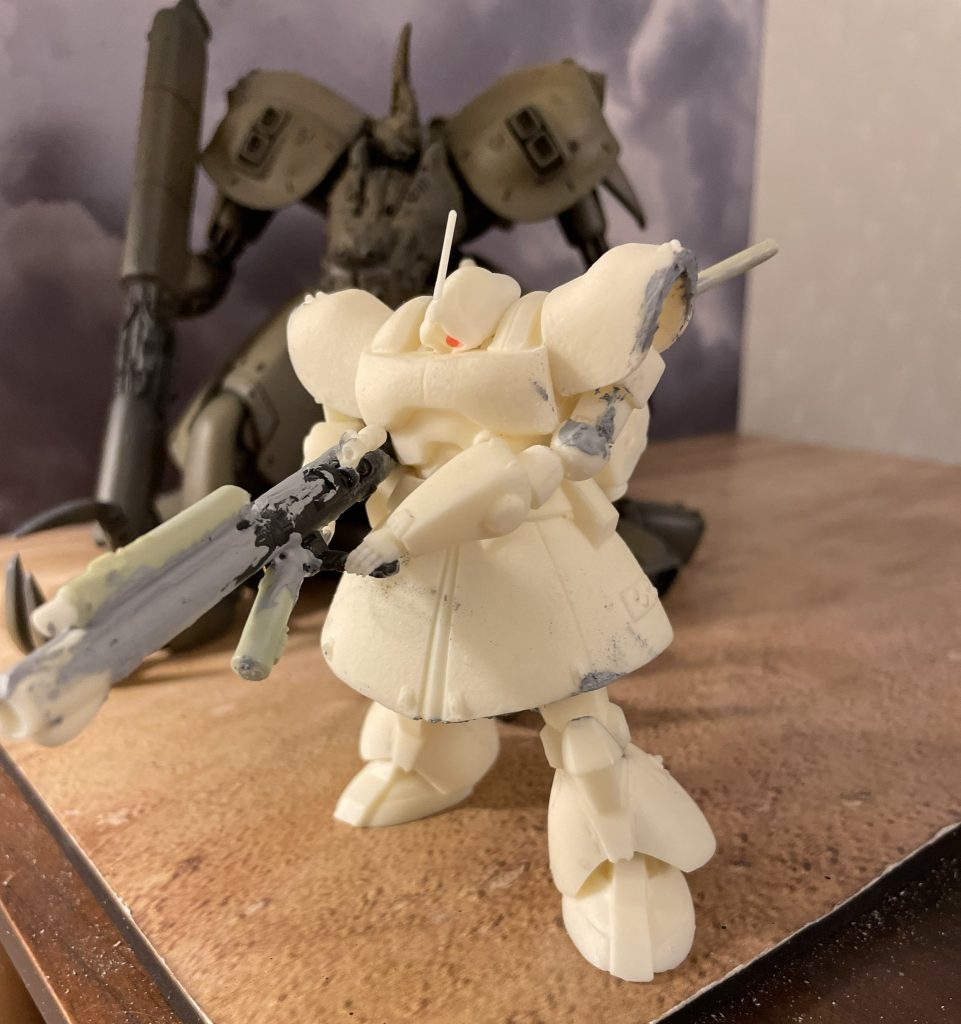 アンテナはジャンクパーツから。対MSGUNはHG量産型ザクのバズーカをベースに作成しました。