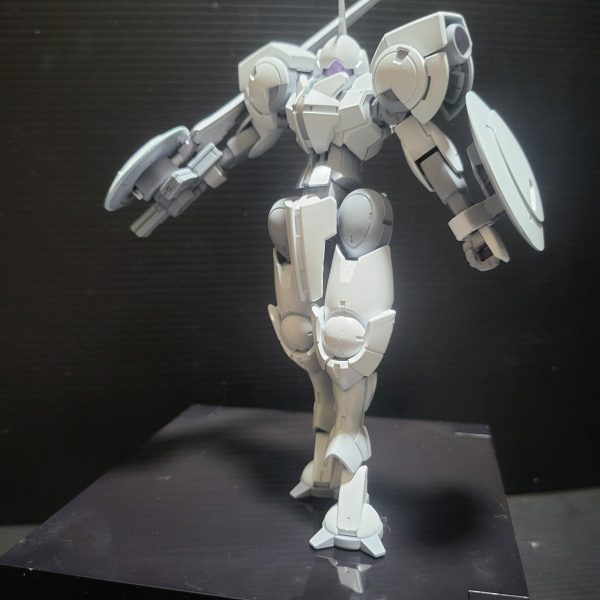 エアブラシを購入したので、初全塗装をしてみました。これから他のパーツを取り付けて騎士風な感じにしてみたいなぁ…と思っています。名前はまだ決めていないので未定…としています。（2枚目）