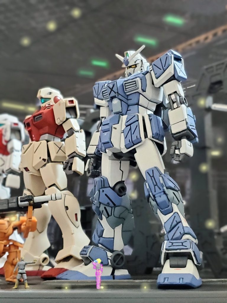 宇宙世紀0079年12月初旬、地球連邦軍は主戦場となる宇宙へと再建された宇宙艦隊を次々に打ち上げていた。その中で、新規編成された第3艦隊所属第14戦隊は、ベテランMSパイロットを集めた独立戦隊として宇宙に上がり、グラナダ包囲艦隊の一角としてサイド2宙域に展開していた…。第14戦隊のハンガー内に配備された最新鋭量産型MSジム・コマンドタイプと指揮官機用に用意されたストライカーGヘッド。MS部隊隊長として着任したライラ・ミラ・ライラは配属に伴い中尉へと昇格。愛機となるストライカーGヘッドと共に立ち並ぶジムコマンドを見上げながら、多くの部下の命を預かる責任の重さを改めて感じていた…。
