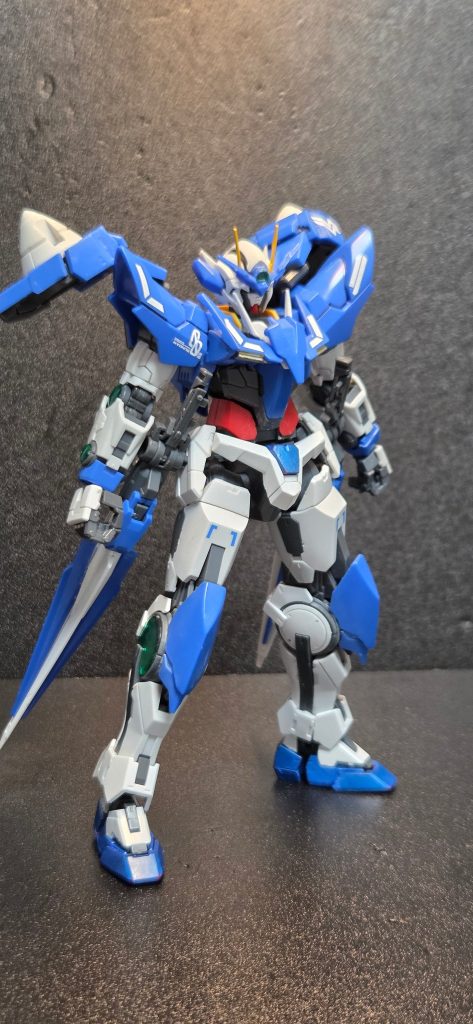 (翻訳機を使っていて不自然かもしれません)こんにちは。韓国のガンプラビルダーです。Hgアメージングエクシアとrgダブルオーを使って製作しました。 AZガンダムポジションの機体であり、アメージングエクシアの正式な後継機を想定して製作しました。