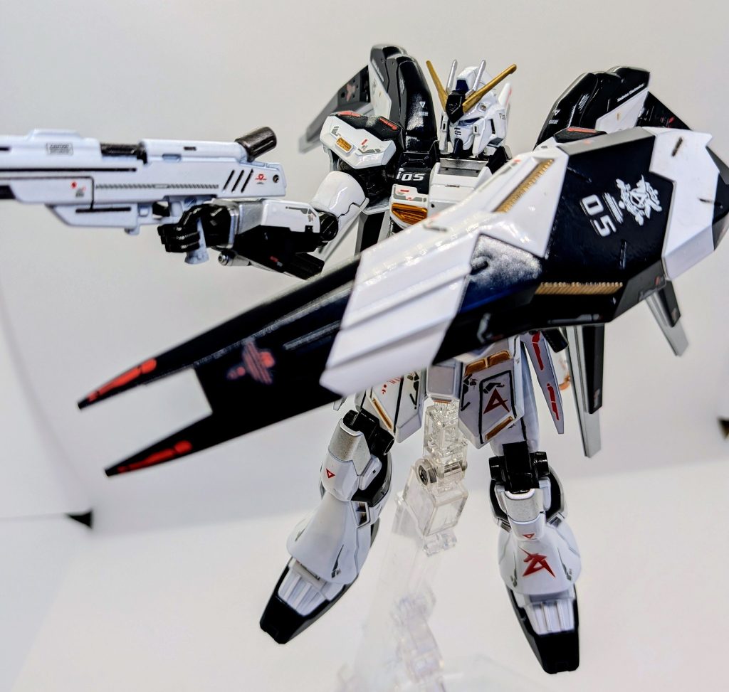 Hi-νGUNDAM–3枚目/制作者：ジャンク屋