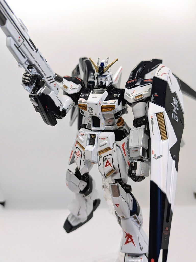 Hi-νGUNDAM–4枚目/制作者：ジャンク屋