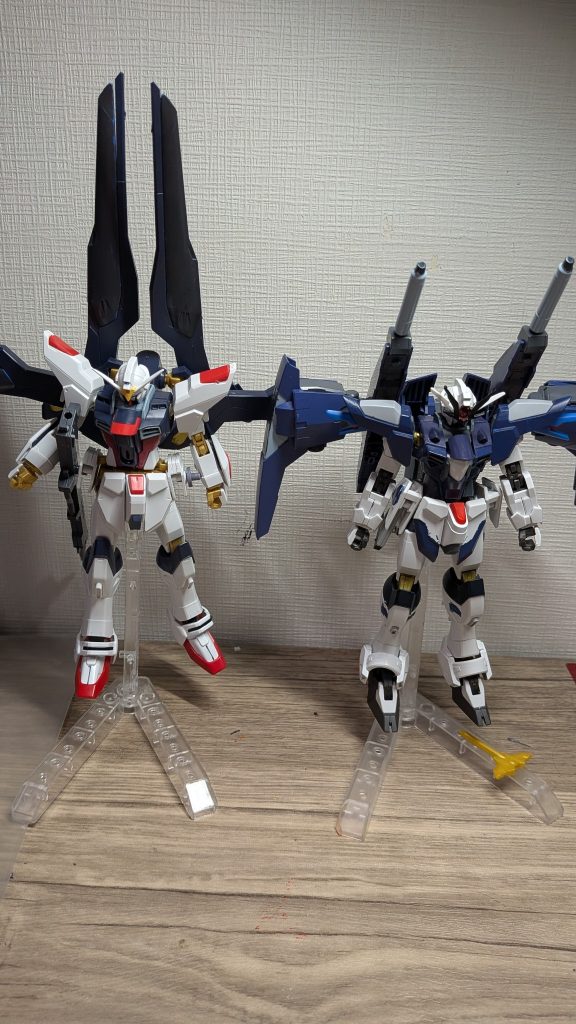 ベース機体と比較。似てそうだけど以外に似てないな。ということで今回は以上です。それではまた