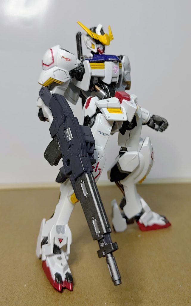 飛び道具が付属して無かったので、境界戦機の武器セットから拝借。少々大振りですが、印象は悪くありません。キットは無改造、筆塗り全塗装です。