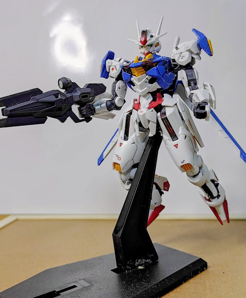 地上戦より、宇宙空間での戦闘が似合うガンダムですね。意外にデカいライフルも凶悪です。