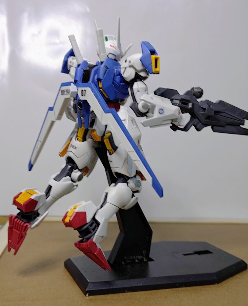 放送当初は、「学園が舞台？ガンダムバトルで決着？なんだかなぁ～」と思いましたが、登場人物の思惑や、ガンダムへの憎悪、過去の混乱期における地球でのエピソードなど、波乱万丈の展開で楽しめました。全24話は少々物足りない部分もありましたが、YOASOBIの主題歌(歌詞も含めて)も良かったし、GQuuuuuuXをスンナリ受け入れられたのも、水星の魔女のお陰だったかも。