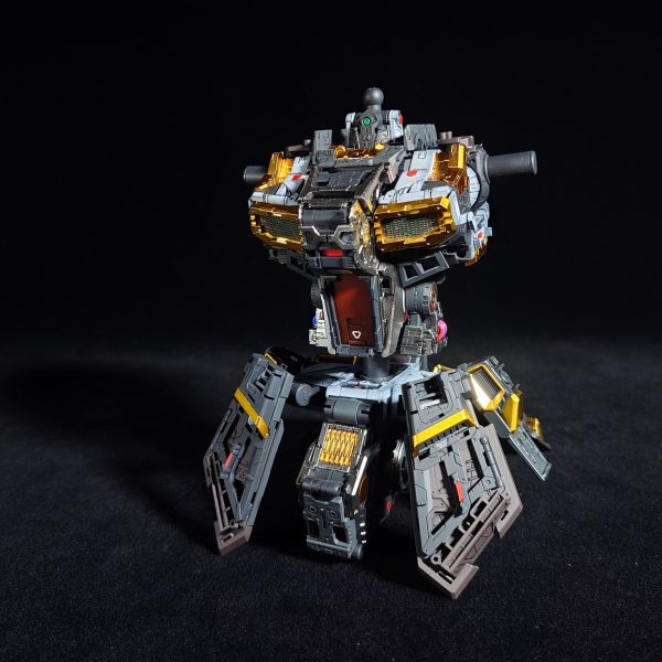 PG νガンダムのフレームが完成したので製作途中として投稿します。巨大の極みですね。大好きです。シルバーのみ光沢で、他は全てつや消し仕上げの全塗装です。ホワイト、レッド、イエロー部はグラデーションで仕上げています。仮組みなしの一発勝負！・・・社会人モデラーでPGを組むと、仮組みや改造はやってられないですよねーー(笑)外装も同じような感じで塗装して行きます。（3枚目）