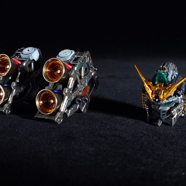 PG νガンダムのフレームが完成したので製作途中として投稿します。巨大の極みですね。大好きです。シルバーのみ光沢で、他は全てつや消し仕上げの全塗装です。ホワイト、レッド、イエロー部はグラデーションで仕上げています。仮組みなしの一発勝負！・・・社会人モデラーでPGを組むと、仮組みや改造はやってられないですよねーー(笑)外装も同じような感じで塗装して行きます。（6枚目）