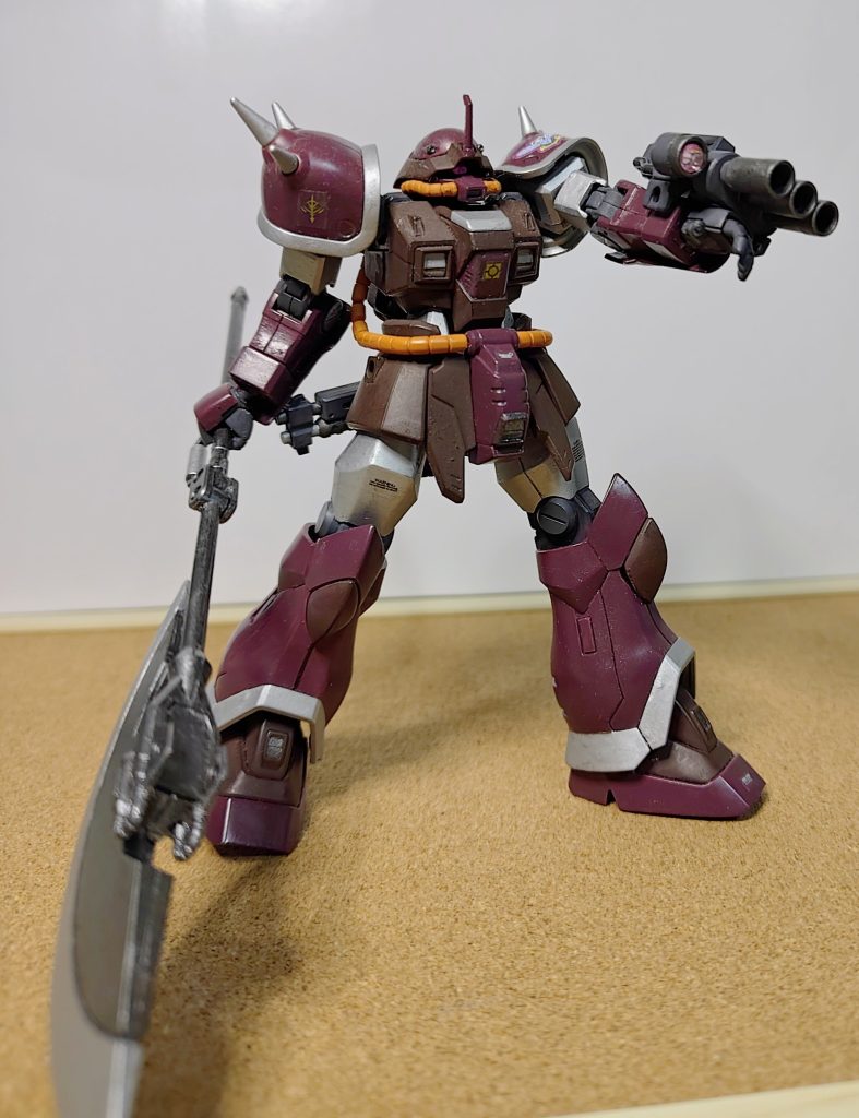 残念なのは、肩アーマーのデザインと大きさ。イフリート改などと比べると、イマイチ迫力不足かなと。各関節は良く可動し、迫力ある格闘戦シーンも再現可能。ペイルライダーや、ピクシーもあるので、ジオラマ再現してみたいものです。