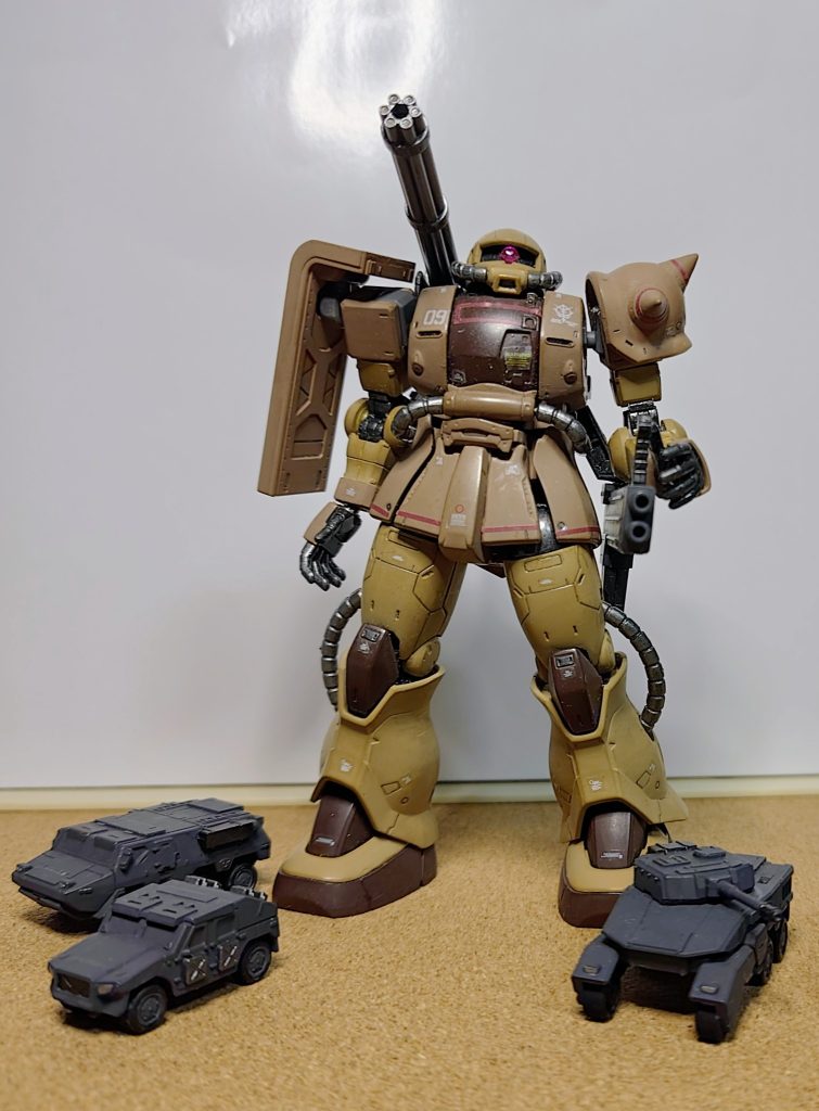足元の車輌群は、MM30シリーズのアクセサリーキットを使用。144/1スケールなのでガンプラにも対応。ジオラマなどに利用出来るかと。こんなミリタリー要素の商品を是非増やして欲しいものです。