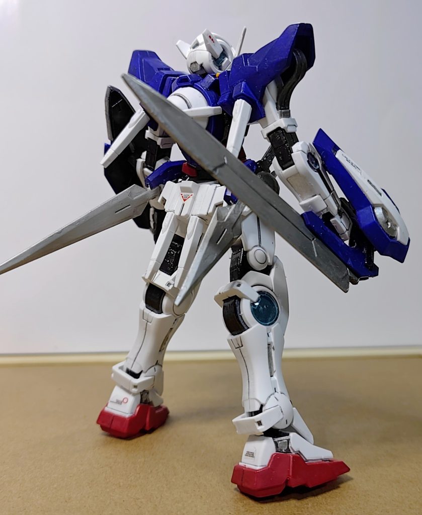 ビームダガー、大小のサーベル、ロングソードなど、近接格闘戦では敵無し！の装備。他のガンダム(中＆長距離用)達との連携を前提にした装備が、いかにも軍事組織の兵器してて魅力的です。