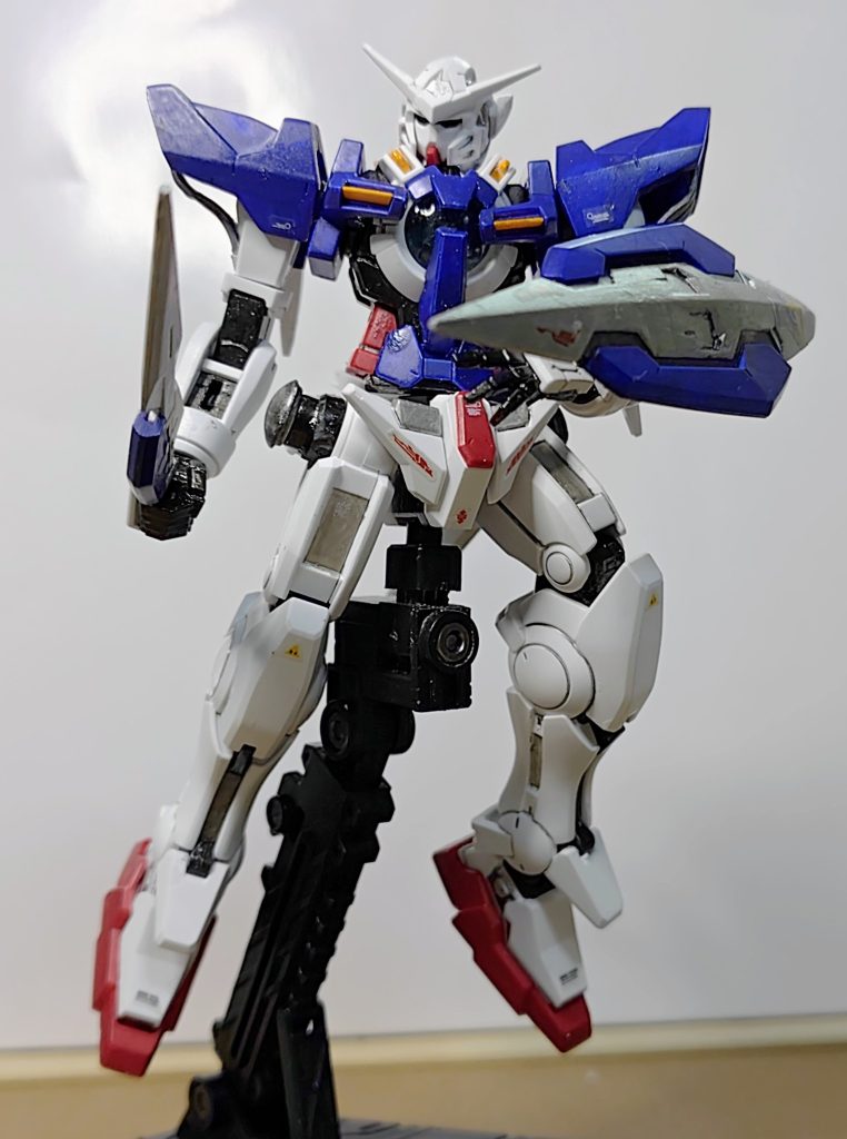基本設定画では肩はスマートですが、キットではかなりのガンダム肩。(⁠•⁠‿⁠•⁠)良いアクセントになってます。