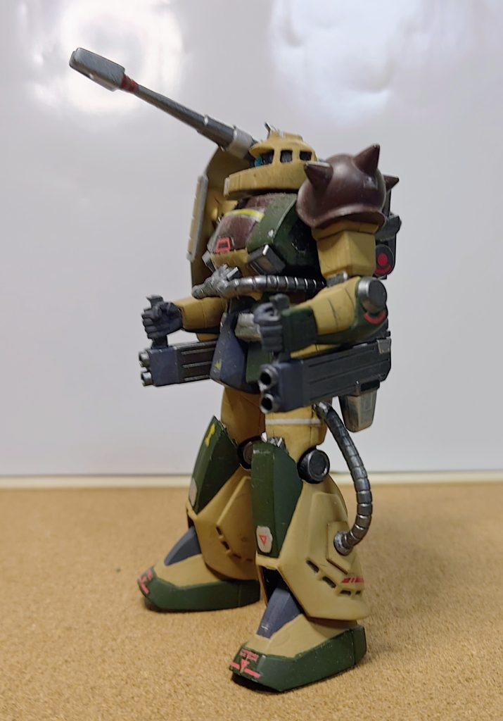 旧MSVキットのパーツは、頭部、ランドセル、武装に膝下部分。意外とスンナリくっついたのが奇跡です。