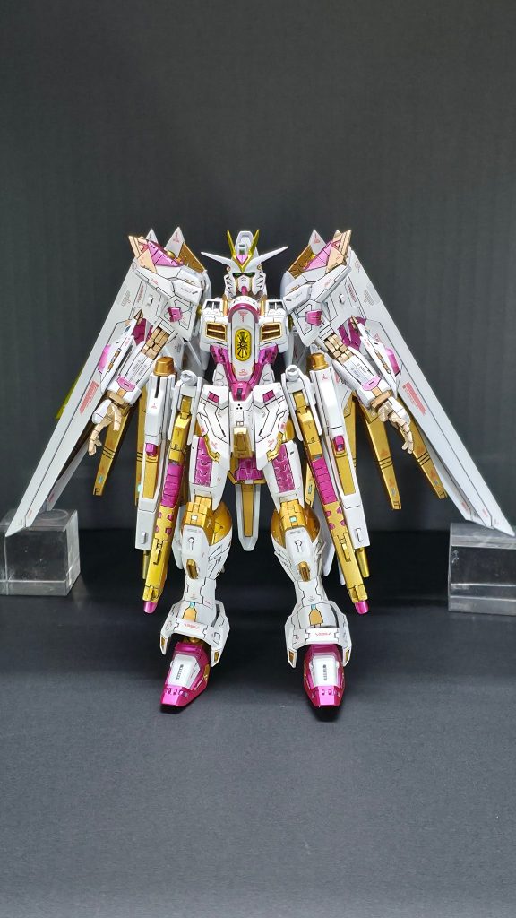 パーツこどの作製で失敗したのは、調色した塗料が足らなくなり、ピンクパープルのクリアカラーを追加調色したのですが、微妙に色が違うところです。