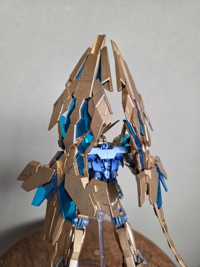 アームドアーマー部分も金色部分はゴールド塗装