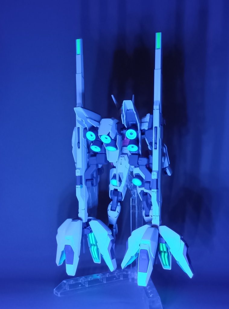 蛍光塗料なんでよく光ります