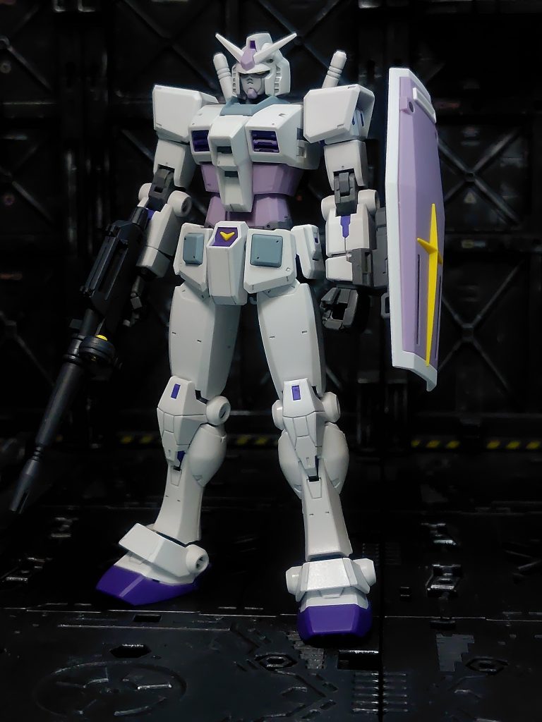 肘、膝などのフレームが露出する部分をパープルでマーカー塗装してアクセントにしました。