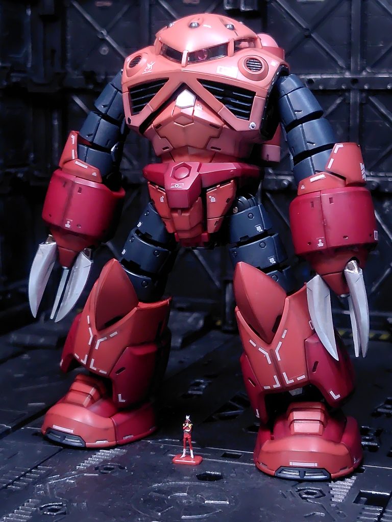フレーム部分をガンメタルでランナー塗装したのですが露出するのが頭のミサイルぐらいでほとんど見えませんでした。アイアンネイルはシルバーでマーカー塗装。シャアも全部マーカー塗装。エッジをウェザリングマスターで軽く汚し。