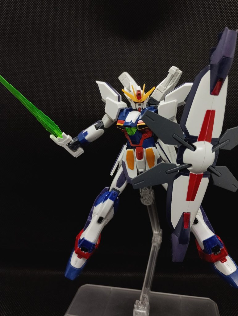 五つ目は、HGガンダムXディバイダーですガンダムマーカーで塗ったのですが、いつもより適当にやったのか他のものと比べるとクオリティが一段下がっているような……汗ガンダムマーカーのイエローがすごくオレンジっぽくなるのは使う前によく振らないからなのですかね