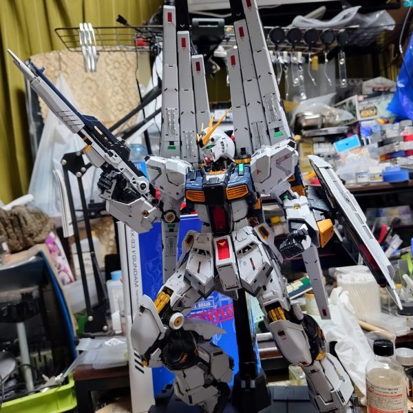 νガンダムとフィンファンネルが時間を掛けて調整されていたら、バランス的にこうなっていたんじゃないかな。それにしても、構図が大変だ〜（5枚目）