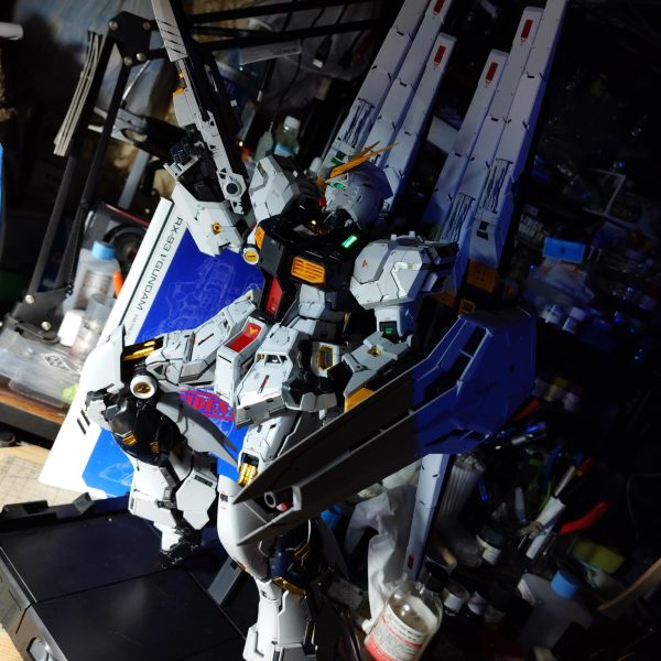 νガンダムとフィンファンネルが時間を掛けて調整されていたら、バランス的にこうなっていたんじゃないかな。それにしても、構図が大変だ〜（4枚目）