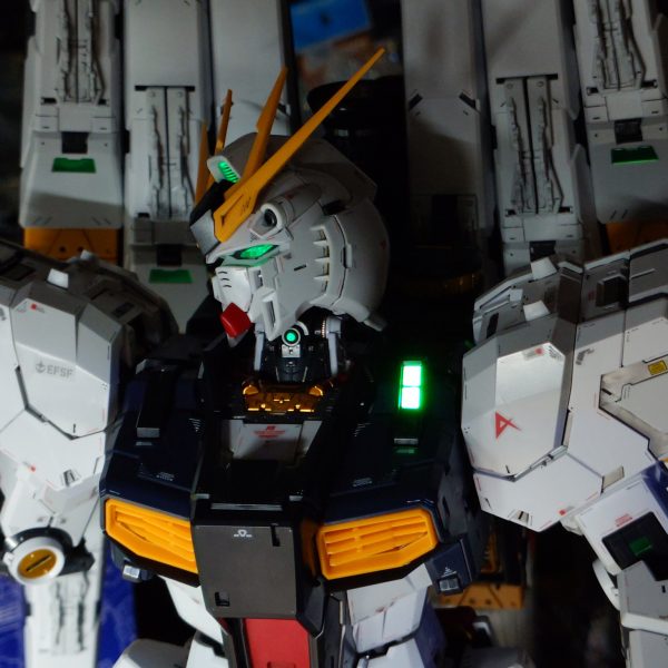 νガンダムとフィンファンネルが時間を掛けて調整されていたら、バランス的にこうなっていたんじゃないかな。それにしても、構図が大変だ〜（3枚目）