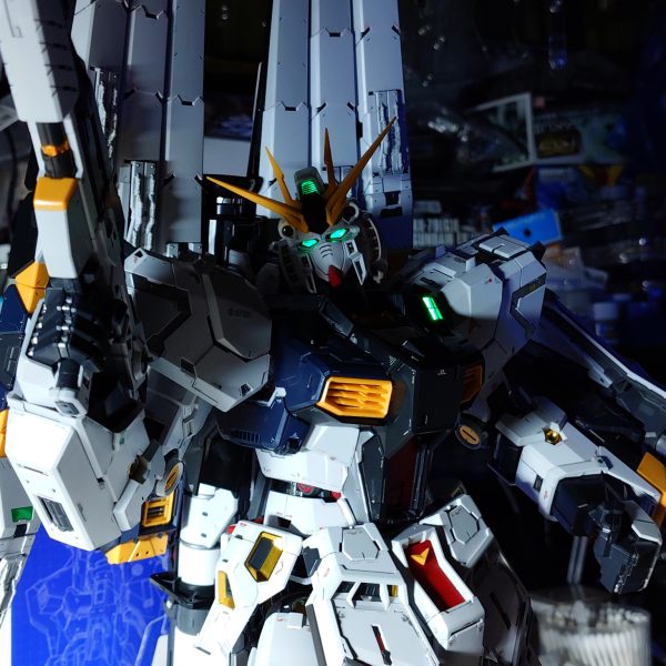 νガンダムとフィンファンネルが時間を掛けて調整されていたら、バランス的にこうなっていたんじゃないかな。それにしても、構図が大変だ〜（2枚目）
