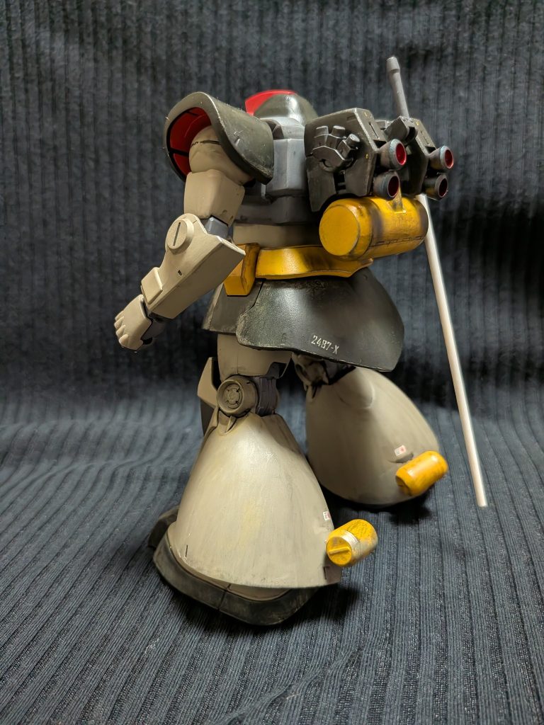 本体の加工はほぼ合わせ目消しとモノアイをHアイズに置き換えたくらいでジャンクのゼクアインからもってきたバックパックをそれっぽくディテールアップして装備しています