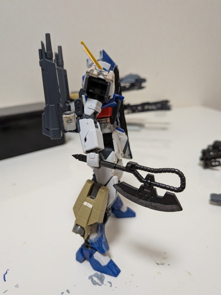 サブアーム/ビーム砲型アーム本機の特徴的な部分であり、ストライクのストライカーパックシステムとは違った汎用性があるキャノンタイプモビルスーツ（ガンキャノン等）よりも軽量でありながら堅牢であるが、連邦軍上層部はそれでもジムキャノン等のモビルスーツの量産、配備を優先とした