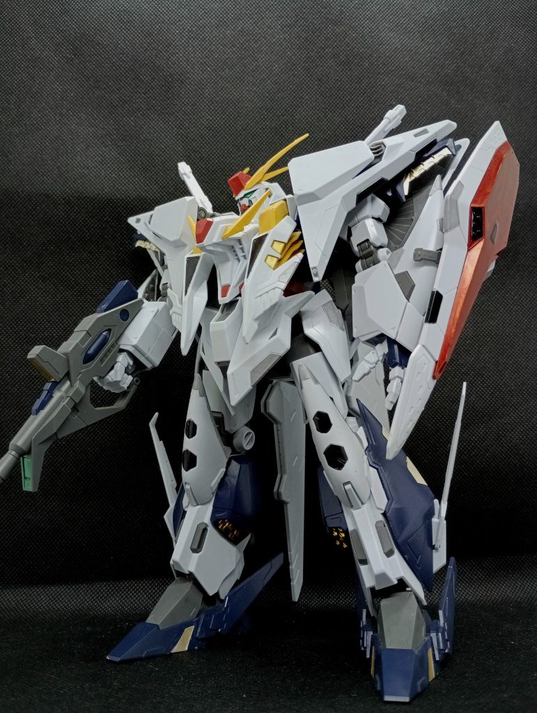 六つ目は、HGΞガンダムです今年公開されたキルケーの魔女でも活躍していた大型MSです(これは映画一弾の時のバージョンですが)部分的に塗装して情報量を増してみました、まぁ自己満クオリティですが……汗
