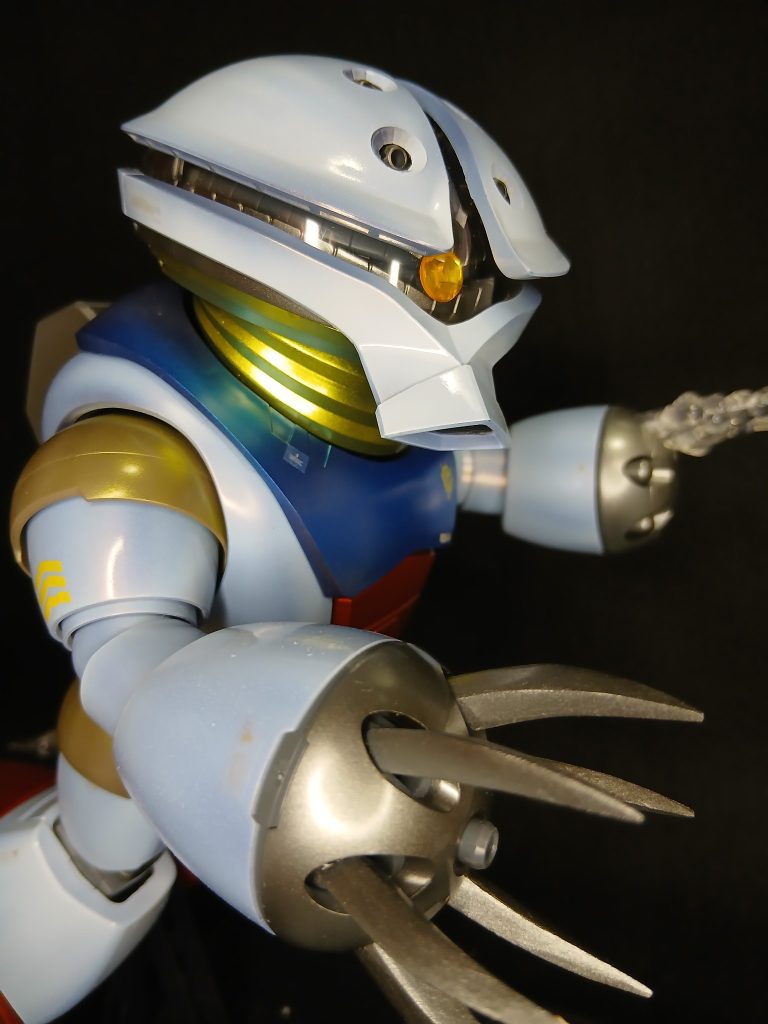 白と黒で塗装してようと思いましたが、同時進行で作ってたガンダムカラーがカワイイなと思って途中変更！娘は可愛くないとのことです(zaku-kao4)