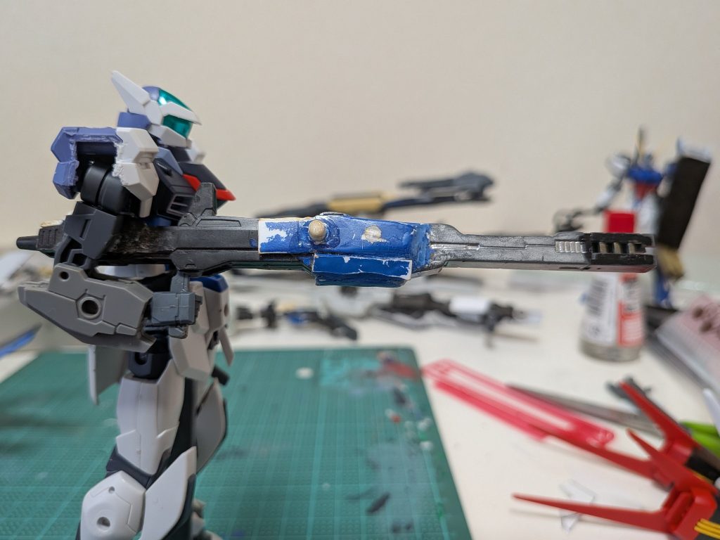武装ゼフィールレールガンZガンダムのビームライフルとストライクのビームライフルを改造した2種類のレールガンが存在しており、威力もクスフィアスレールガンと同等である（だいぶ先だが、ハーメルンの【最前線の地平シリーズ】でも登場予定）