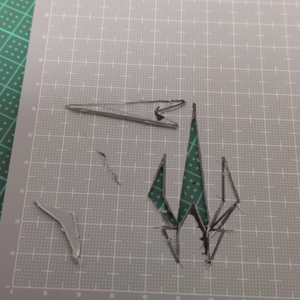 何気に武器のスクラッチは数年ぶりですね（ソーデットカノン以来）しかし槍って難しいですねぇ〜特に三叉の槍なんて設計ミスると切り出す時に割れちゃうんですから（一ミスアリ）（5枚目）