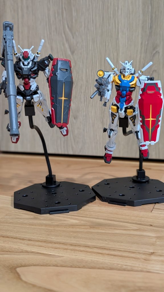 白いガンダムも部分塗装し、アニメを再現