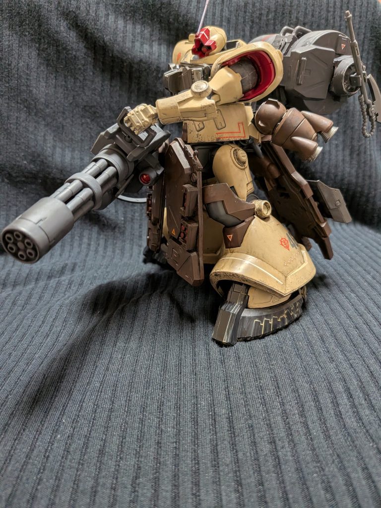 頭部はアンテナを追加してトロピカルテストタイプ風に変更ガトリングはビルド系のものを元に砲身が少し長めだったので短縮しています