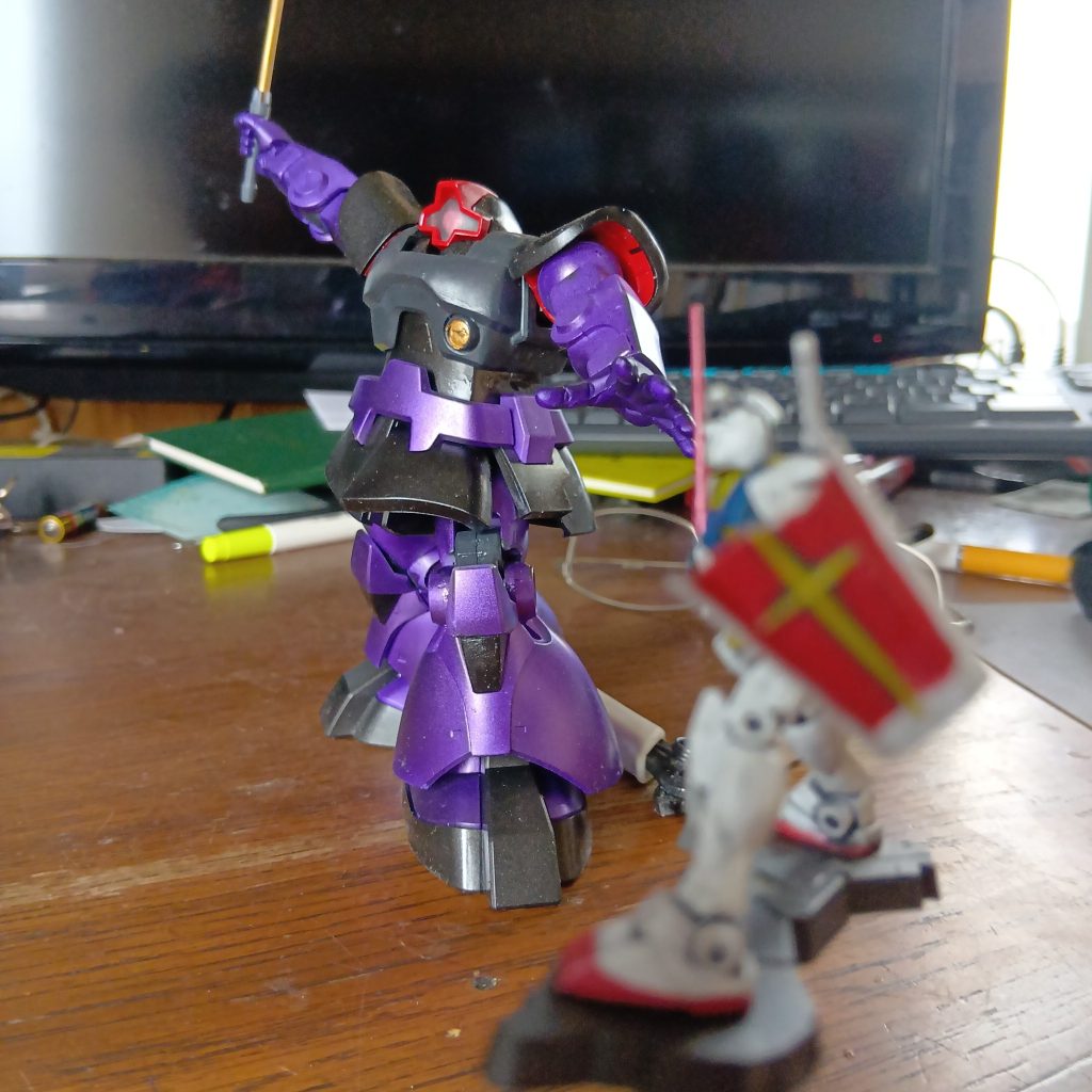 息子のドムのいいね数が私の最高値を超えたので、記念にHGUCドムとチョコサプガンダムの共演✨️