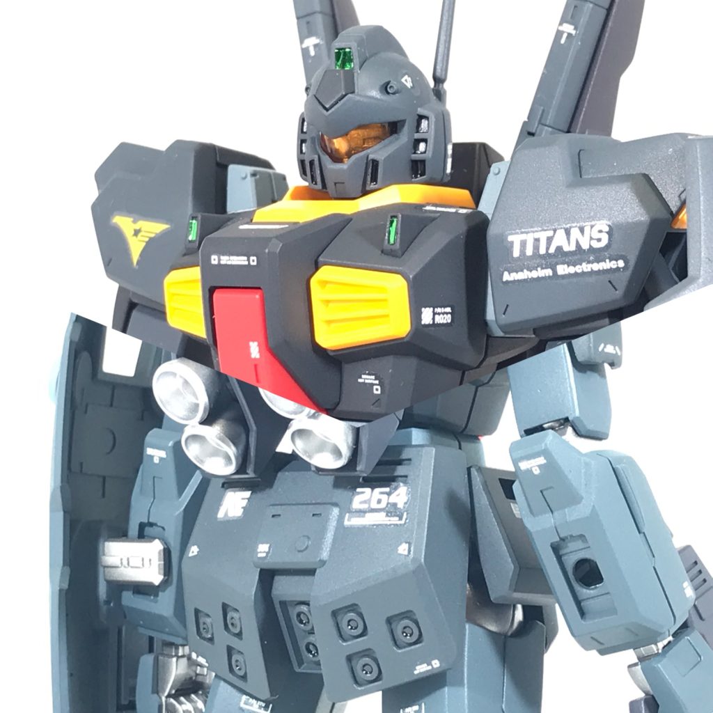 お気に入り部位の拡大ショットです。ヘイズルから流用した腰のチョバムアーマー（全機装備）が自分的には一番のお気に入り箇所ですね〜