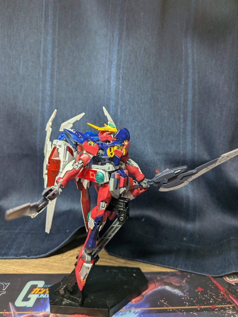「スラッシュブレイド」スラッシュブレイドは予備用の装備であるが切れ味はありこちらにもビームをまとっている。この装備のほうが小回りが利く。またビームサーベルも搭載されている。今回は以上です。それではまた！