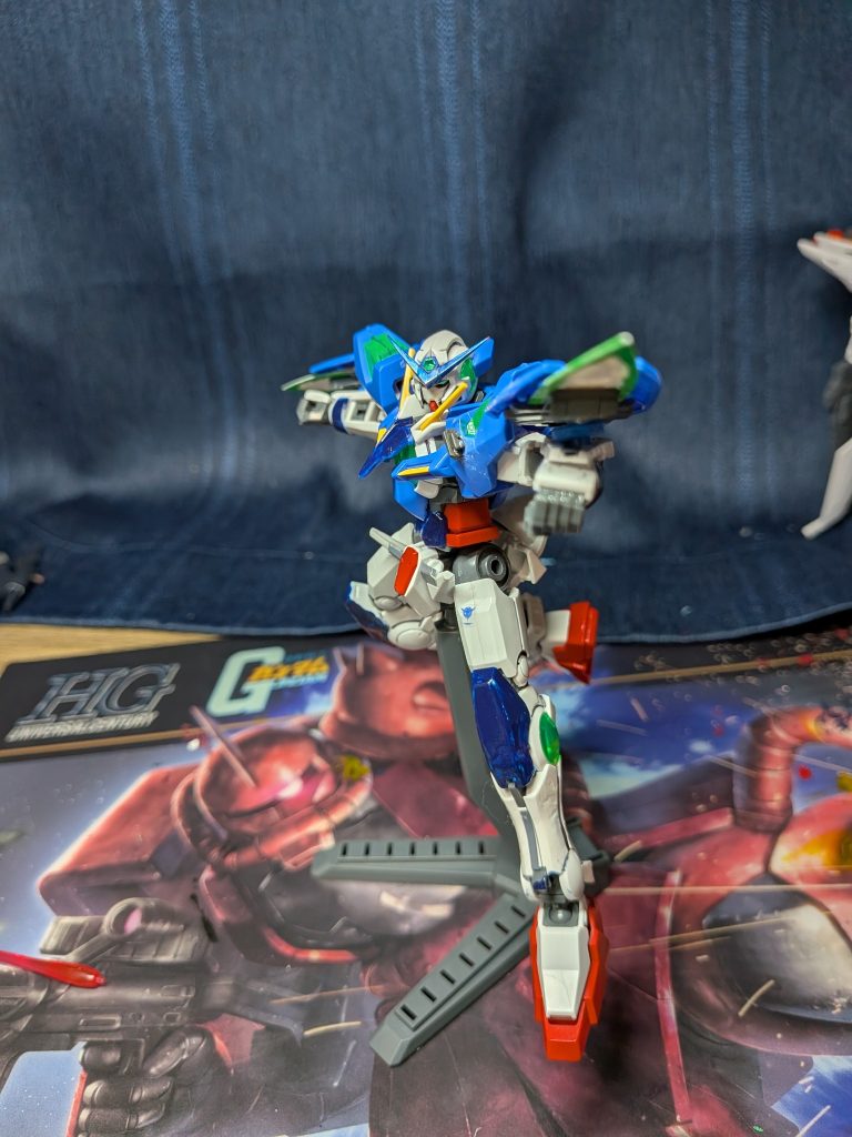 GNシールドはダブルオーガンダムより切れ味が向上している。GNソードII改弐より小回りが利くため瞬発的に攻撃することが可能。
