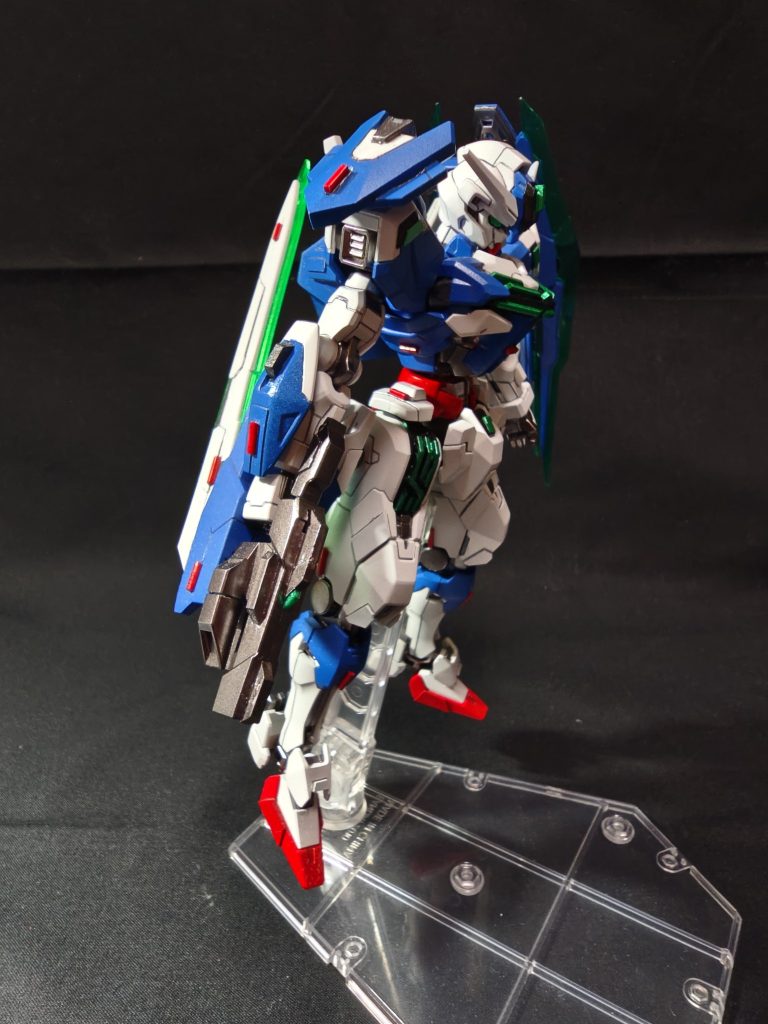 GNソードⅢです。キャリバーンにも装備できるよう少し加工しました。あと、キャリバーンのガンビットを２基装備しています。少ないですが…